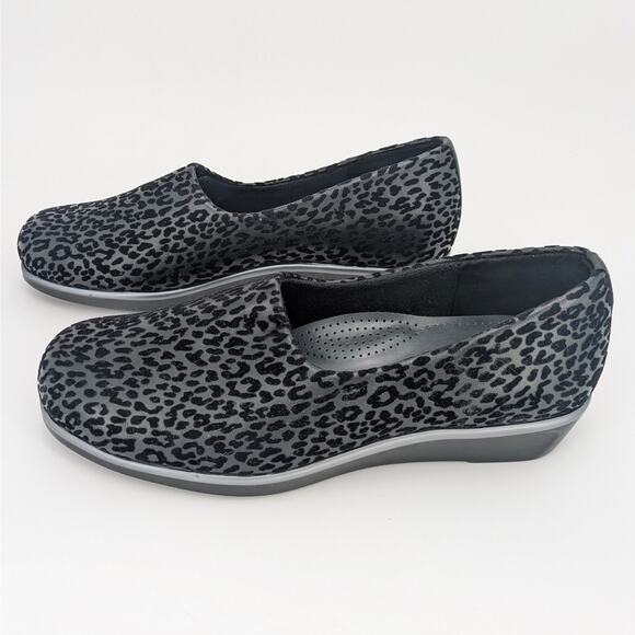 Bliss Slip On Wedge SAS Shoes Black Leopard US Womens 9 Wide Width $149 MSRP - Picture 4 of 11
